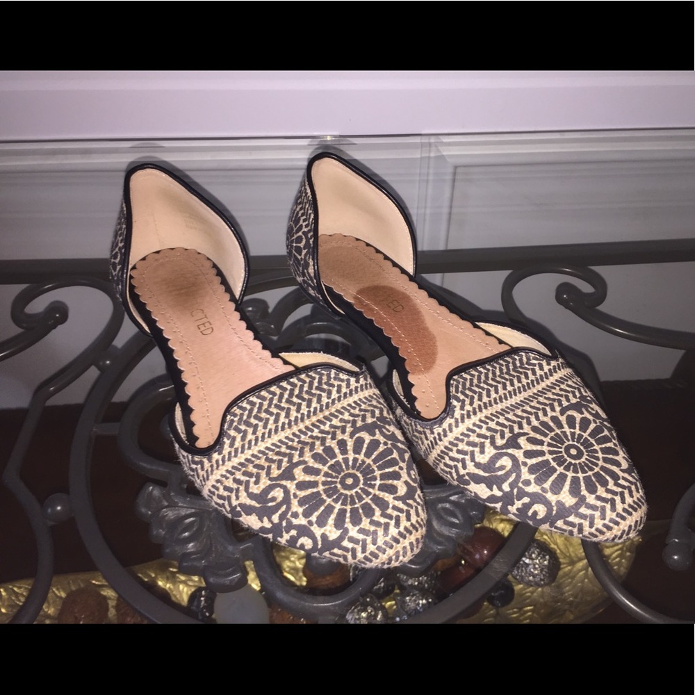 Beautiful patterned flats!💕✨